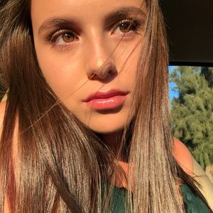 Meet your Posher, Caitlyn